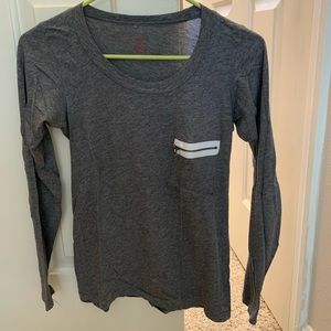 Zipper pocket long sleeve T-shirt